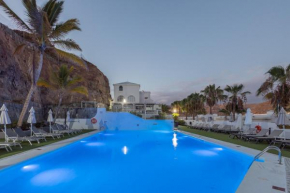2BR Terrace House - Pool & Solarium